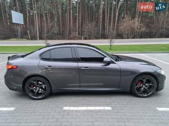 Серый Альфа Ромео Джулия, объемом двигателя 2 л и пробегом 74 тыс. км за 17100 $, фото 11 на Automoto.ua