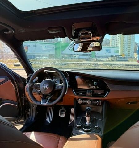 Сірий Альфа Ромео Джулія, об'ємом двигуна 2 л та пробігом 66 тис. км за 19200 $, фото 29 на Automoto.ua