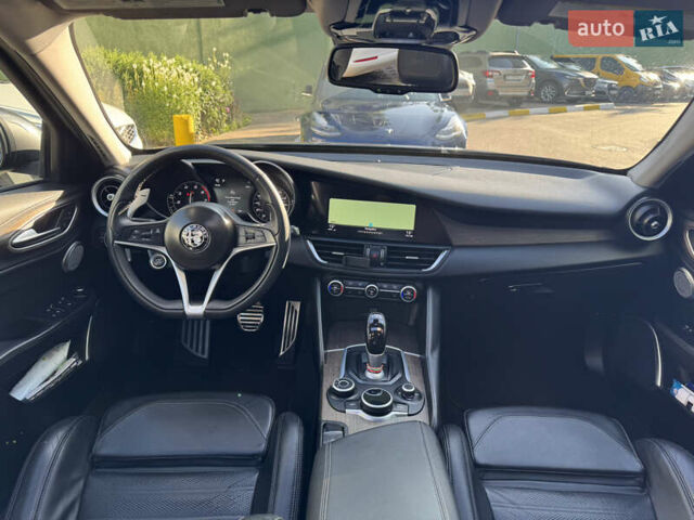 Сірий Альфа Ромео Джулія, об'ємом двигуна 2 л та пробігом 101 тис. км за 23600 $, фото 20 на Automoto.ua