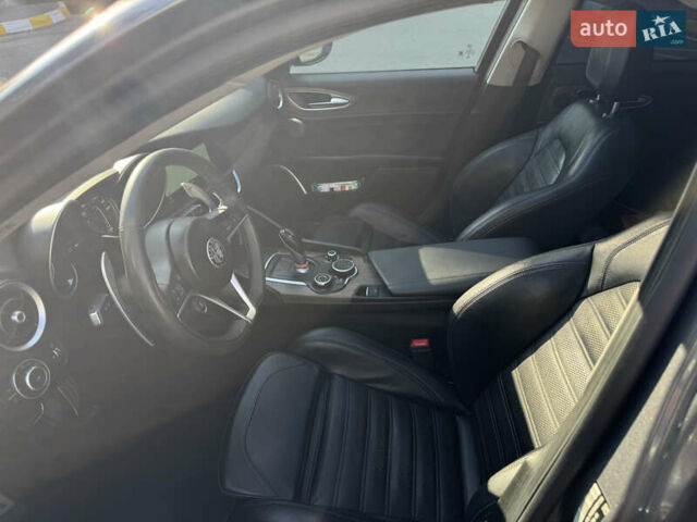 Сірий Альфа Ромео Джулія, об'ємом двигуна 2 л та пробігом 101 тис. км за 23600 $, фото 17 на Automoto.ua
