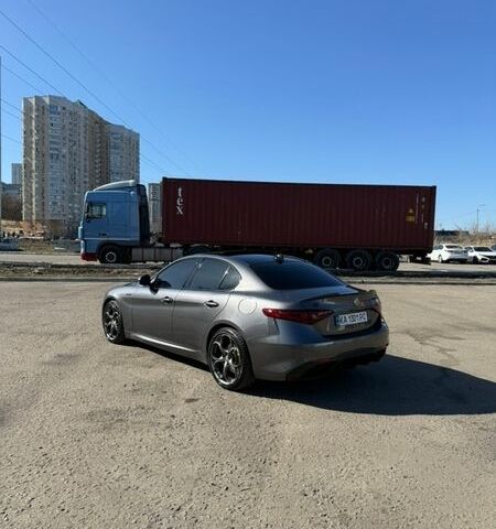 Сірий Альфа Ромео Джулія, об'ємом двигуна 2 л та пробігом 66 тис. км за 19200 $, фото 6 на Automoto.ua