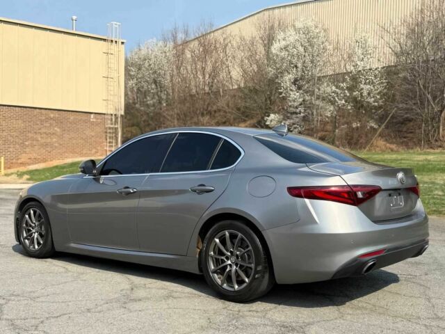 Сірий Альфа Ромео Джулія, об'ємом двигуна 2 л та пробігом 35 тис. км за 5000 $, фото 4 на Automoto.ua