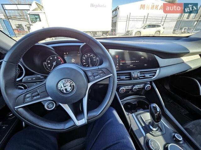 Серый Альфа Ромео Джулия, объемом двигателя 2 л и пробегом 66 тыс. км за 25000 $, фото 8 на Automoto.ua