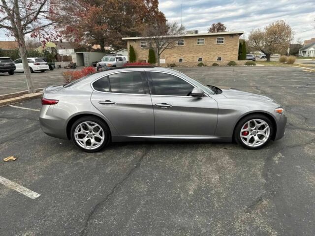 Серый Альфа Ромео Джулия, объемом двигателя 2 л и пробегом 31 тыс. км за 5000 $, фото 7 на Automoto.ua