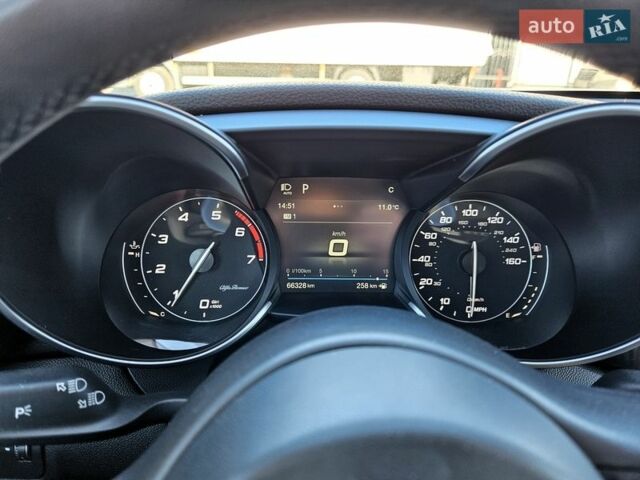 Серый Альфа Ромео Джулия, объемом двигателя 2 л и пробегом 66 тыс. км за 25000 $, фото 7 на Automoto.ua