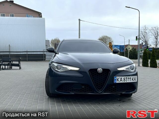 Сірий Альфа Ромео Джулія, об'ємом двигуна 2 л та пробігом 77 тис. км за 25000 $, фото 1 на Automoto.ua