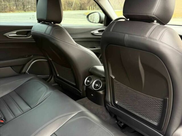 Серый Альфа Ромео Джулия, объемом двигателя 2 л и пробегом 33 тыс. км за 7300 $, фото 12 на Automoto.ua