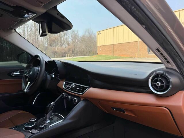 Сірий Альфа Ромео Джулія, об'ємом двигуна 2 л та пробігом 35 тис. км за 5000 $, фото 8 на Automoto.ua