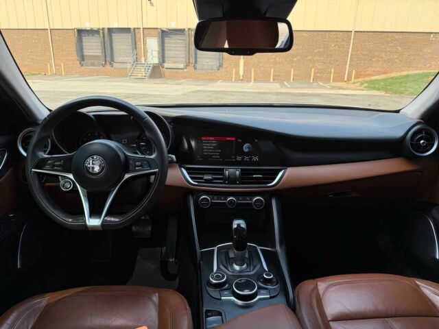 Сірий Альфа Ромео Джулія, об'ємом двигуна 2 л та пробігом 35 тис. км за 5000 $, фото 10 на Automoto.ua