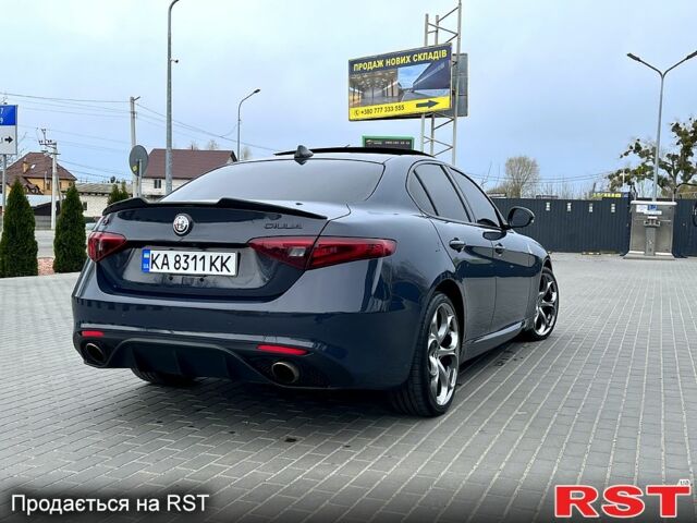 Сірий Альфа Ромео Джулія, об'ємом двигуна 2 л та пробігом 77 тис. км за 25000 $, фото 4 на Automoto.ua