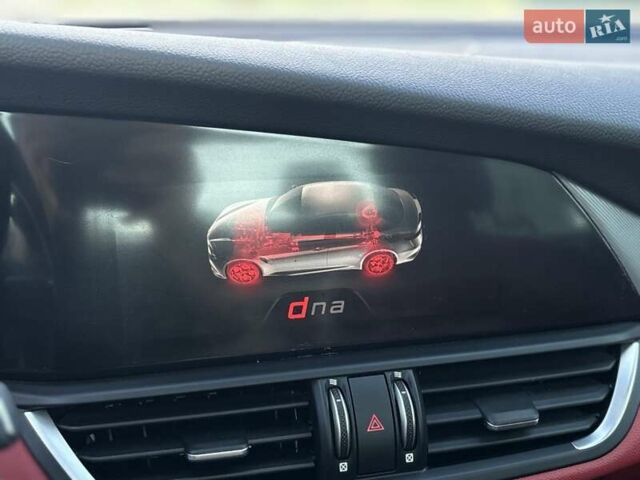 Альфа Ромео Джулия 2018 в Полтаве на Automoto.ua Серый Альфа Ромео Джулия, объемом двигателя 2 л и пробегом 121 тыс. км за 21900 $, фото 18 на Automoto.ua