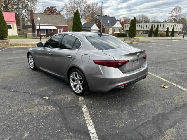 Серый Альфа Ромео Джулия, объемом двигателя 2 л и пробегом 31 тыс. км за 5000 $, фото 4 на Automoto.ua