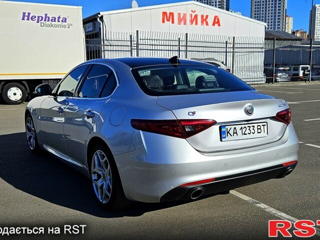 Сірий Альфа Ромео Джулія, об'ємом двигуна 2 л та пробігом 66 тис. км за 21500 $, фото 3 на Automoto.ua