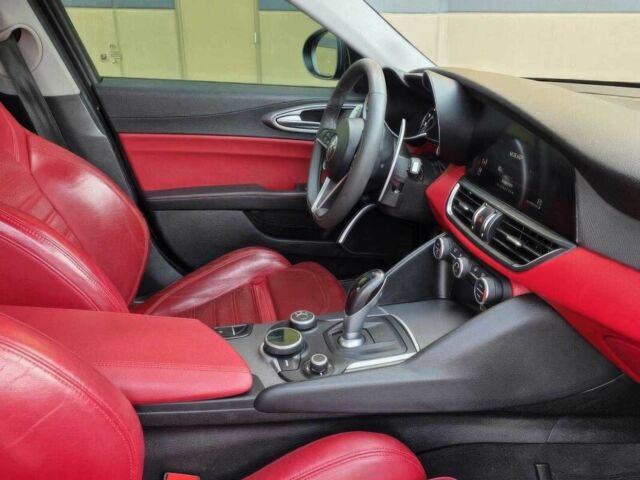 Серый Альфа Ромео Джулия, объемом двигателя 2 л и пробегом 30 тыс. км за 7300 $, фото 8 на Automoto.ua