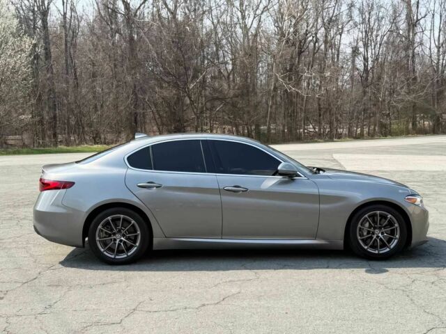 Сірий Альфа Ромео Джулія, об'ємом двигуна 2 л та пробігом 35 тис. км за 5000 $, фото 7 на Automoto.ua