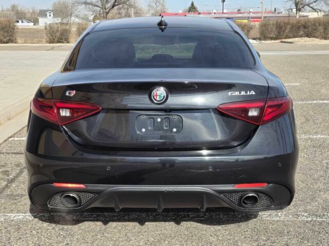 Серый Альфа Ромео Джулия, объемом двигателя 2 л и пробегом 30 тыс. км за 7300 $, фото 5 на Automoto.ua