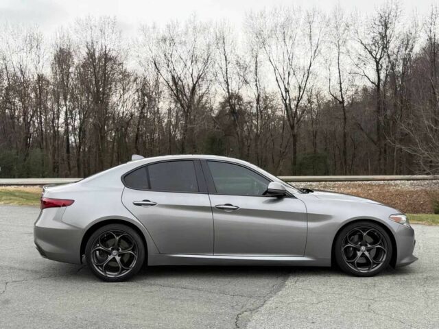 Серый Альфа Ромео Джулия, объемом двигателя 2 л и пробегом 33 тыс. км за 7300 $, фото 7 на Automoto.ua