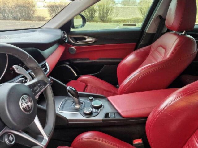 Серый Альфа Ромео Джулия, объемом двигателя 2 л и пробегом 30 тыс. км за 7300 $, фото 10 на Automoto.ua