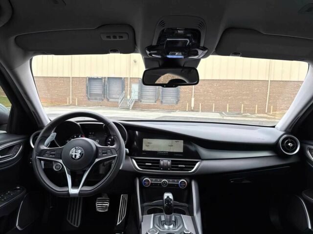 Серый Альфа Ромео Джулия, объемом двигателя 2 л и пробегом 33 тыс. км за 7300 $, фото 10 на Automoto.ua