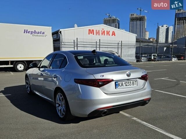 Серый Альфа Ромео Джулия, объемом двигателя 2 л и пробегом 66 тыс. км за 25000 $, фото 3 на Automoto.ua