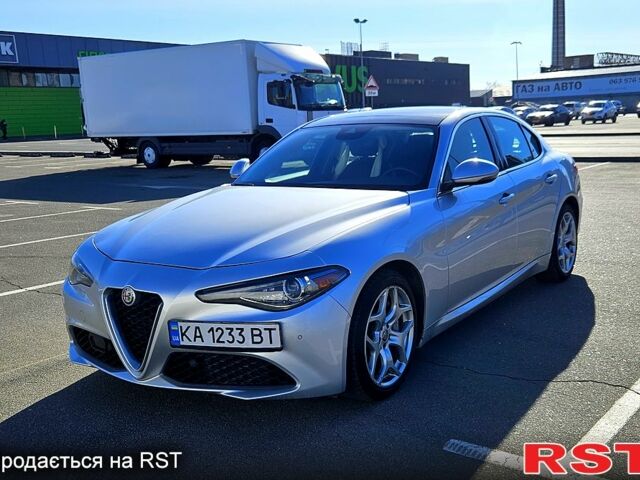 Сірий Альфа Ромео Джулія, об'ємом двигуна 2 л та пробігом 66 тис. км за 21500 $, фото 1 на Automoto.ua