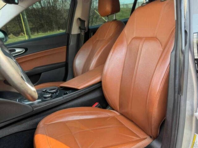 Сірий Альфа Ромео Джулія, об'ємом двигуна 2 л та пробігом 35 тис. км за 5000 $, фото 9 на Automoto.ua