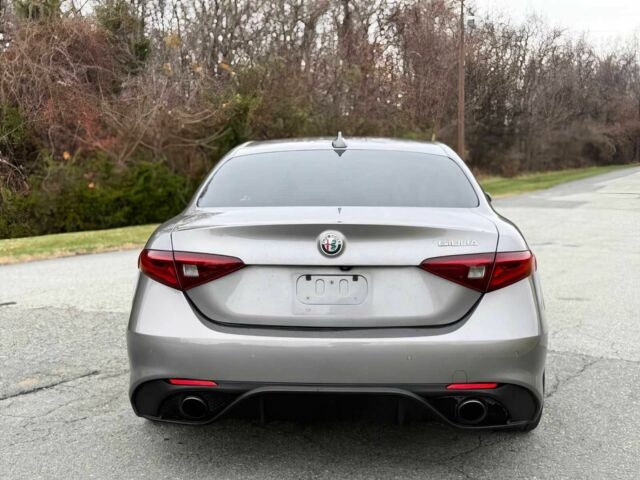 Серый Альфа Ромео Джулия, объемом двигателя 2 л и пробегом 33 тыс. км за 7300 $, фото 5 на Automoto.ua