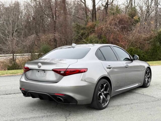 Серый Альфа Ромео Джулия, объемом двигателя 2 л и пробегом 33 тыс. км за 7300 $, фото 6 на Automoto.ua