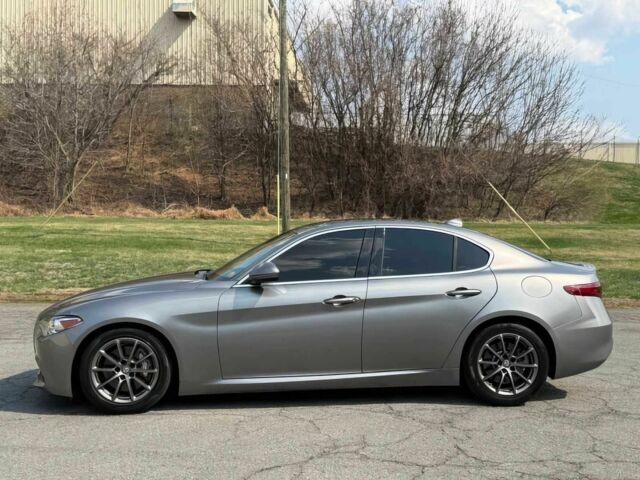 Сірий Альфа Ромео Джулія, об'ємом двигуна 2 л та пробігом 35 тис. км за 5000 $, фото 3 на Automoto.ua