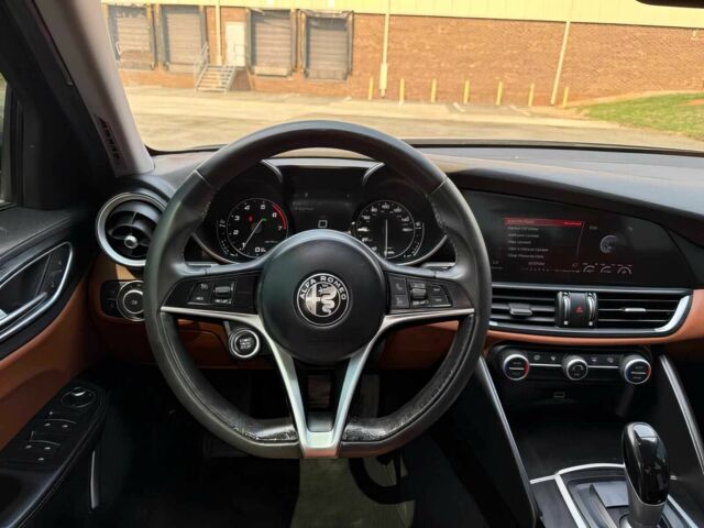 Сірий Альфа Ромео Джулія, об'ємом двигуна 2 л та пробігом 35 тис. км за 5000 $, фото 11 на Automoto.ua