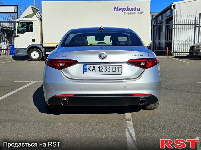 Сірий Альфа Ромео Джулія, об'ємом двигуна 2 л та пробігом 66 тис. км за 21500 $, фото 4 на Automoto.ua