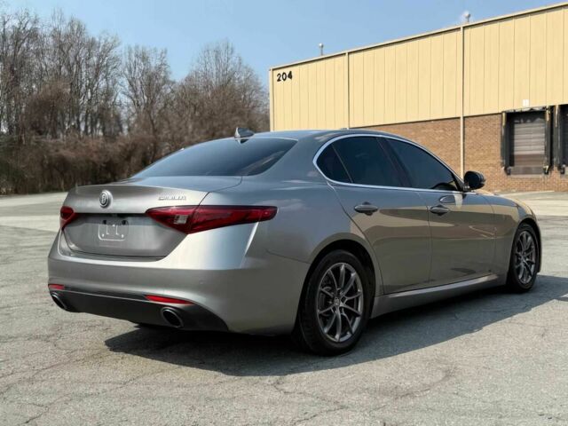 Сірий Альфа Ромео Джулія, об'ємом двигуна 2 л та пробігом 35 тис. км за 5000 $, фото 6 на Automoto.ua