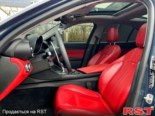 Сірий Альфа Ромео Джулія, об'ємом двигуна 2 л та пробігом 77 тис. км за 25000 $, фото 6 на Automoto.ua