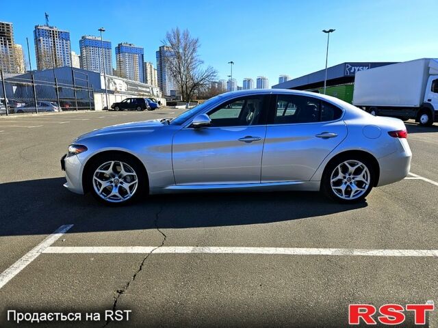 Сірий Альфа Ромео Джулія, об'ємом двигуна 2 л та пробігом 66 тис. км за 21500 $, фото 2 на Automoto.ua