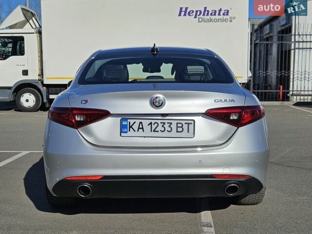 Серый Альфа Ромео Джулия, объемом двигателя 2 л и пробегом 66 тыс. км за 25000 $, фото 4 на Automoto.ua