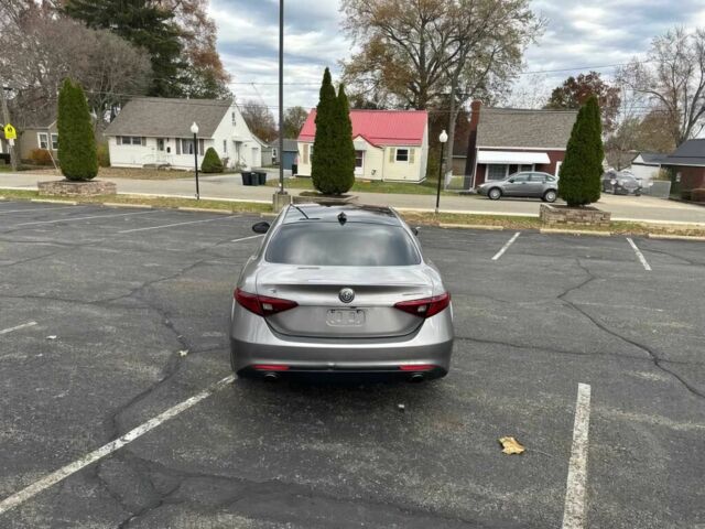 Серый Альфа Ромео Джулия, объемом двигателя 2 л и пробегом 31 тыс. км за 5000 $, фото 5 на Automoto.ua