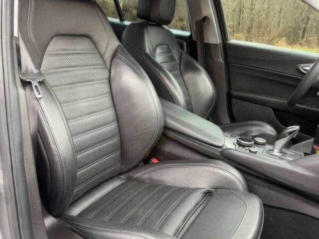 Серый Альфа Ромео Джулия, объемом двигателя 2 л и пробегом 33 тыс. км за 7300 $, фото 8 на Automoto.ua