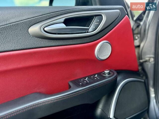 Альфа Ромео Джулия 2018 в Полтаве на Automoto.ua Серый Альфа Ромео Джулия, объемом двигателя 2 л и пробегом 121 тыс. км за 21900 $, фото 12 на Automoto.ua
