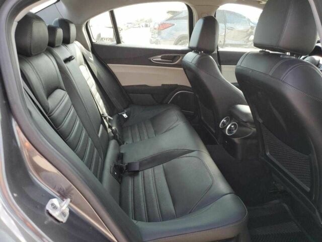 Сірий Альфа Ромео Джулія, об'ємом двигуна 2 л та пробігом 15 тис. км за 5400 $, фото 9 на Automoto.ua