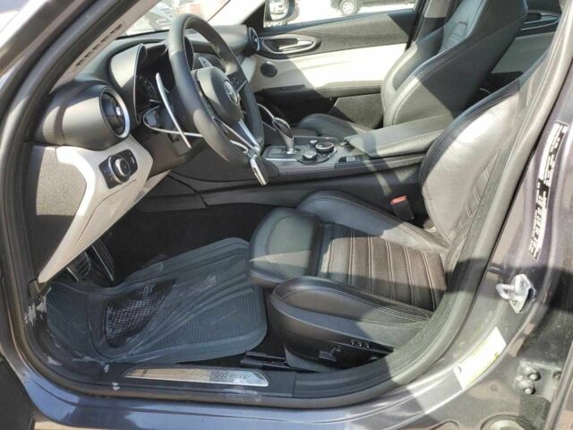 Сірий Альфа Ромео Джулія, об'ємом двигуна 2 л та пробігом 15 тис. км за 5400 $, фото 6 на Automoto.ua