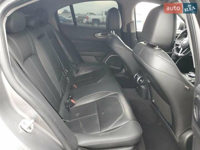 Сірий Альфа Ромео Джулія, об'ємом двигуна 2 л та пробігом 96 тис. км за 6100 $, фото 9 на Automoto.ua