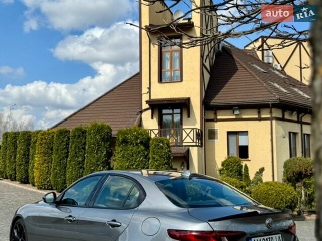 Серый Альфа Ромео Джулия, объемом двигателя 2 л и пробегом 55 тыс. км за 20999 $, фото 4 на Automoto.ua