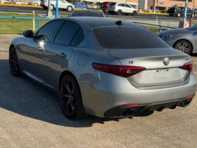 Серый Альфа Ромео Джулия, объемом двигателя 2 л и пробегом 35 тыс. км за 17300 $, фото 4 на Automoto.ua