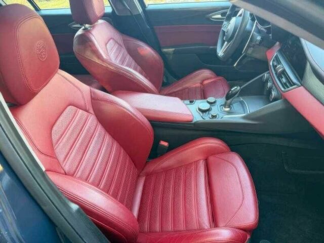 Серый Альфа Ромео Джулия, объемом двигателя 2 л и пробегом 66 тыс. км за 5500 $, фото 10 на Automoto.ua