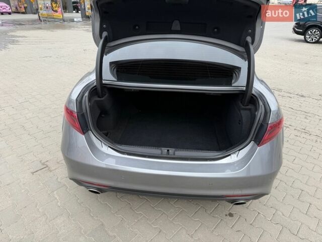 Сірий Альфа Ромео Джулія, об'ємом двигуна 2 л та пробігом 60 тис. км за 20700 $, фото 11 на Automoto.ua