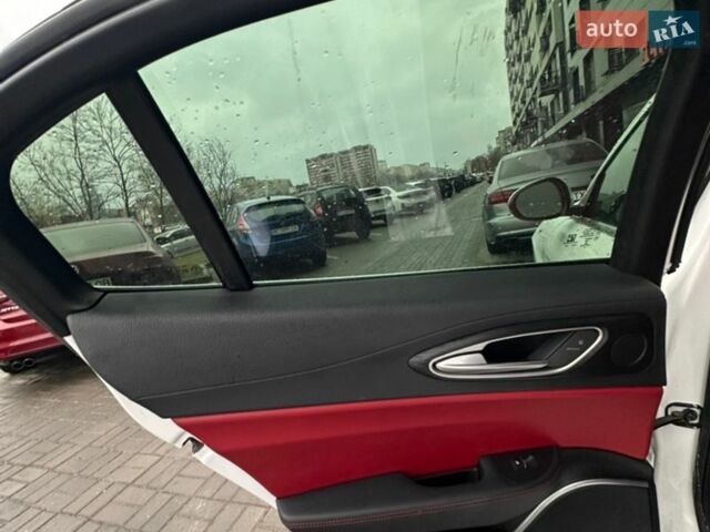 Серый Альфа Ромео Джулия, объемом двигателя 1.98 л и пробегом 203 тыс. км за 19950 $, фото 74 на Automoto.ua