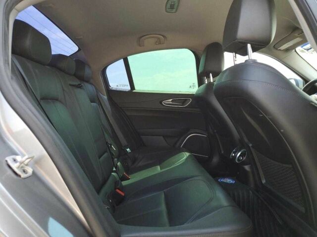 Серый Альфа Ромео Джулия, объемом двигателя 2 л и пробегом 43 тыс. км за 3700 $, фото 9 на Automoto.ua