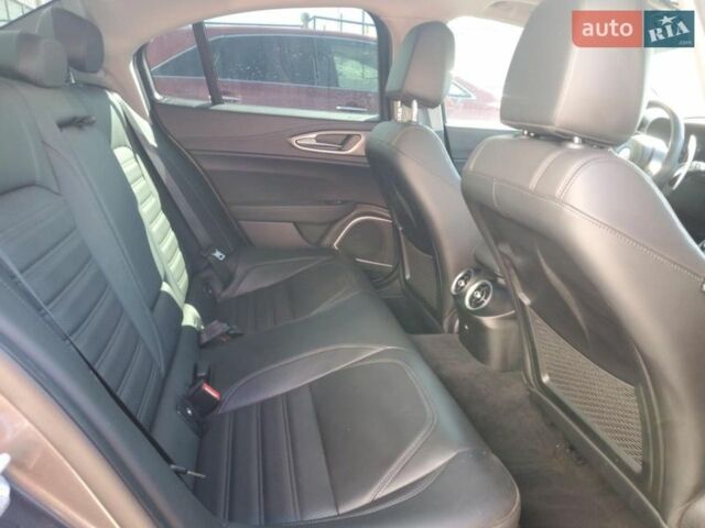 Сірий Альфа Ромео Джулія, об'ємом двигуна 2 л та пробігом 80 тис. км за 4500 $, фото 9 на Automoto.ua