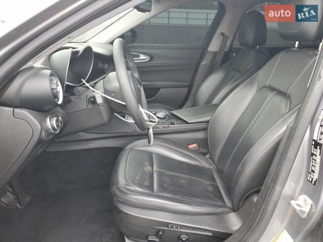 Сірий Альфа Ромео Джулія, об'ємом двигуна 2 л та пробігом 96 тис. км за 6100 $, фото 6 на Automoto.ua