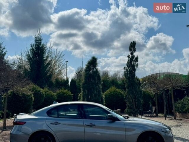 Серый Альфа Ромео Джулия, объемом двигателя 2 л и пробегом 55 тыс. км за 20999 $, фото 7 на Automoto.ua